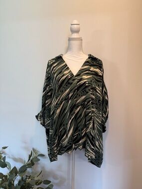 🐆💚 Umgee Olive Green Animal Print Top 💚🐆